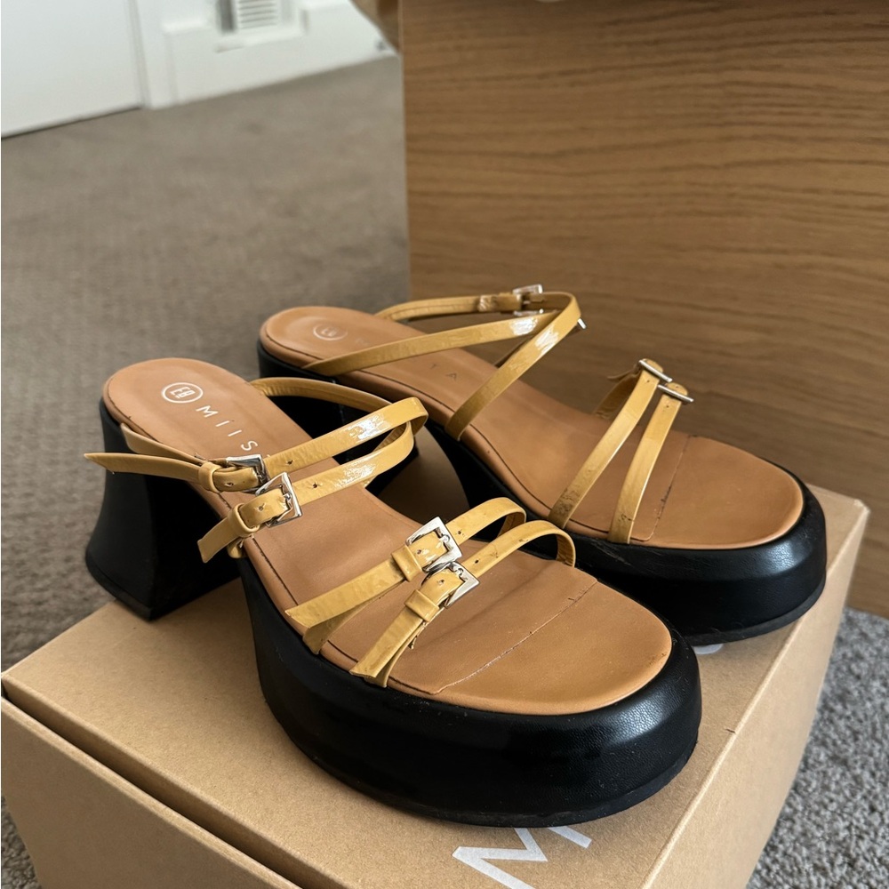 Miista Nara Beige Sandal